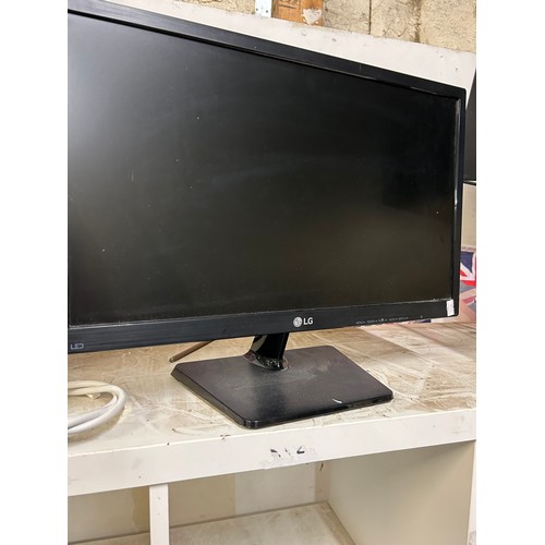 416 - LG TV ON STAND - 22INCH