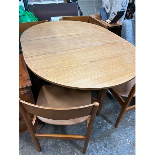 373 - DINING TABLE AND FOUR DINING CHAIRS WITH TAN LEATHERETTE SEATS