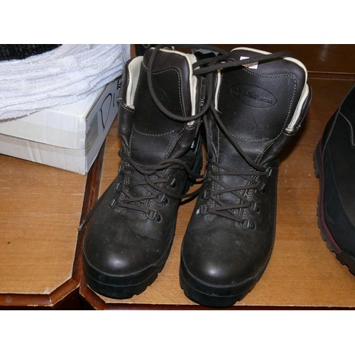 230 - LAKSEN WALKING BOOTS. UK 8. BARELY WORN.