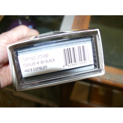 232C - GRAHAM FARISH N GAUGE LOCO AND TENDER FOWLER 4F BLACK 4418 E/EMBLEM