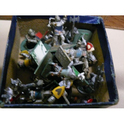 344 - Large collection of Medieval soldiers and knights.
4x trays including mounted knights, pikemen and a... 