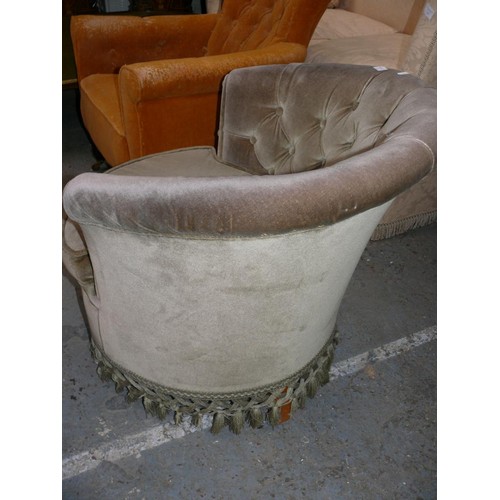 430 - Edwardian button back nursing tub boudoir chair, in green upholstery with seat pad.