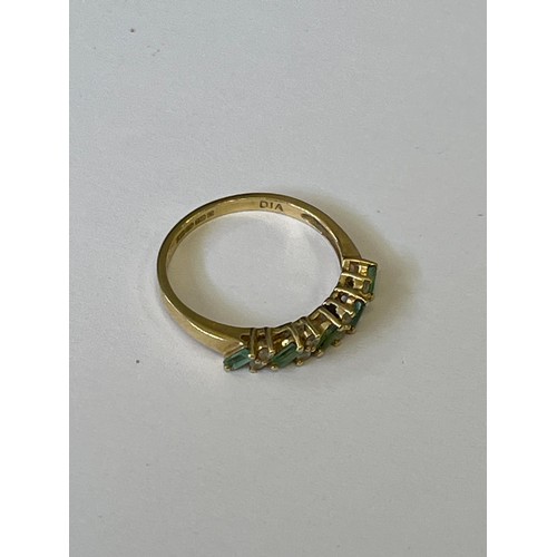 27 - A 18CT GOLD DIAMOND AND EMERALD RING, FULLY HALLMARKED, SET WITH FIVE BAGUETTE CUT EMERALDS INTERSPE... 