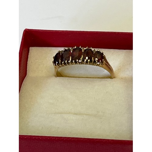 24 - A 9CT GOLD RING, FIVE STONE RING SET WITH GARNETS, SIZE P, WEIGHT 2.64GR