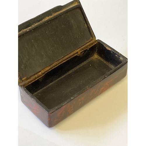 32 - A GEORGE III PAPIER MACHE BOX, INLAID WITH TORTOISESHELL IN VERY NICE CONDITION.