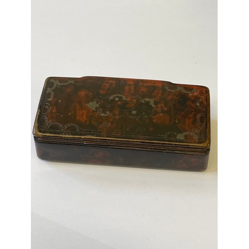 32 - A GEORGE III PAPIER MACHE BOX, INLAID WITH TORTOISESHELL IN VERY NICE CONDITION.