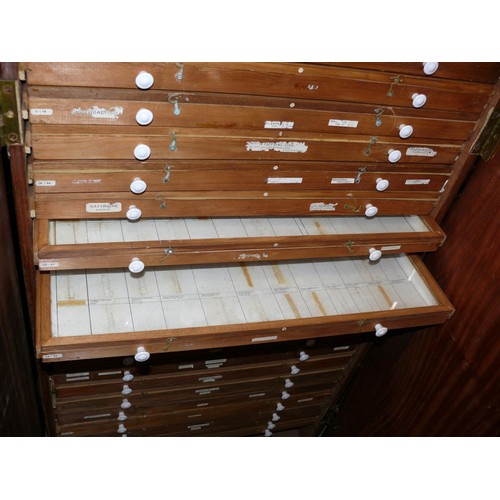 455 - Vintage collectors cabinet specimen drawers, with 23x glazed display drawers.