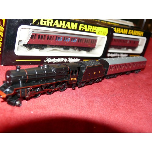 367A - 1:148 scale Black LMS Locomotive with tender model train and 3x coaches in boxes. Graham Farish by B... 