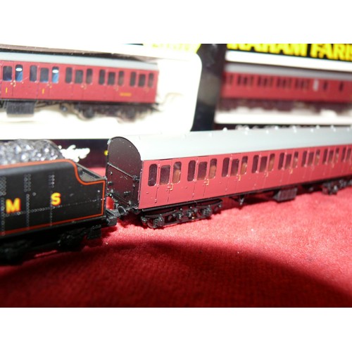 367A - 1:148 scale Black LMS Locomotive with tender model train and 3x coaches in boxes. Graham Farish by B... 