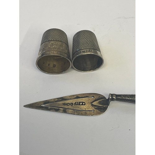 15 - 2 SILVER THIMBLES AND SILVER TROWEL BOOK MARK THE THIMBLES BIRMINGHAM 1880-1910 Henry Griffith & Son... 