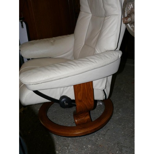 479 - Ekornes Stressless recliner chair in cream leather.