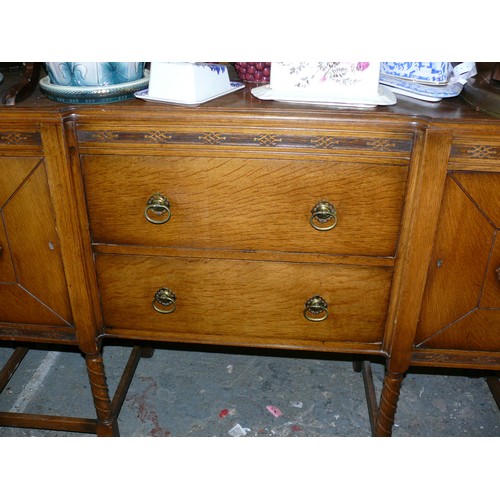 468 - Early-mid 20thC Beavan oak sideboard with barley twist legs, with cutlery drawer liner and key for l... 