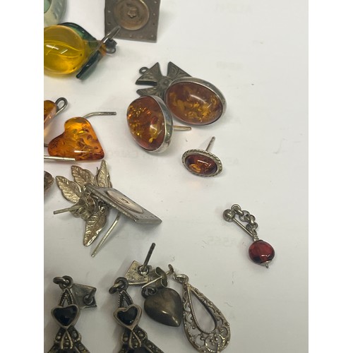 2 - A BOX OF SILVER ITEMS RINGS, EARRINGS PENDANTS, AMBER OTHER STONES