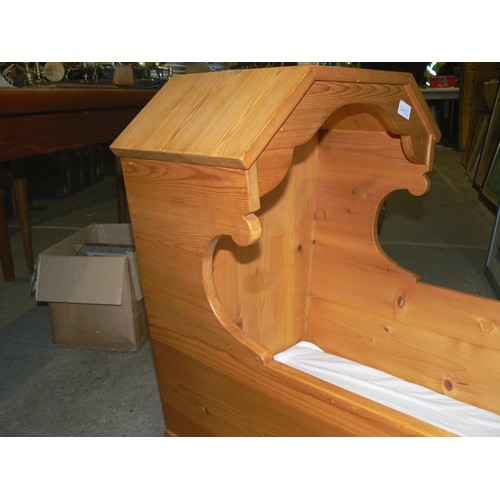 413C - A handmade traditional baby’s cradle in pine with rockers