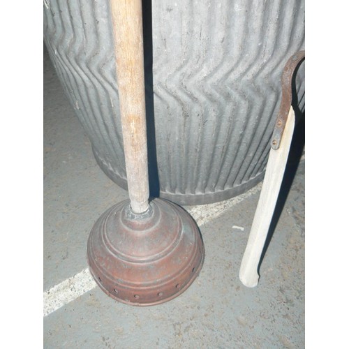 416 - Vintage galvanised zigzag wash dolly tub, with copper dolly and tongs.