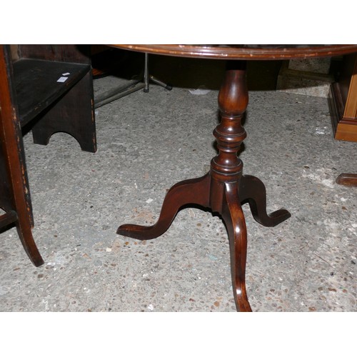 457 - Victorian mahogany tilt top wine/occasional side table with three feet and a ring turned column.