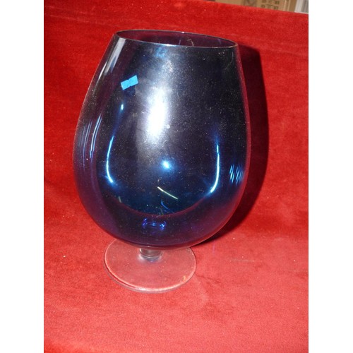 75 - LARGE AMBER GLASS PEDESTAL BOWL PLUS A LARGE BLUE BRANDY GLASS, GREEN BRANDY GLASS AND A GREEN GLASS... 