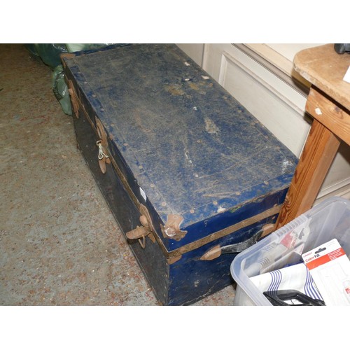 276 - LARGE VINTAGE METAL BOARDING SCHOOL TRUNK IN BLUE