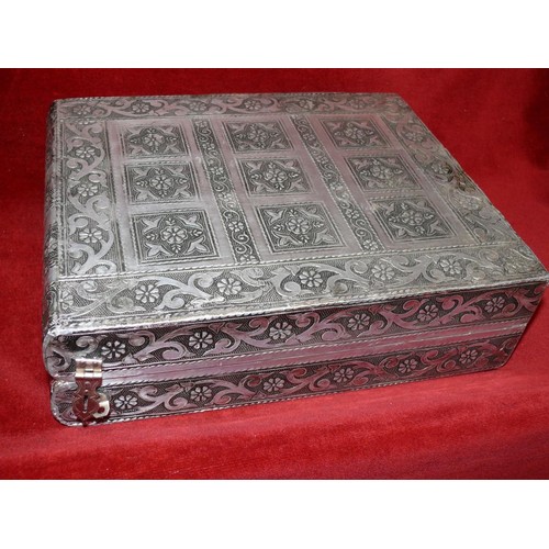 66 - LARGE BEAUTIFUL SILVER METAL JEWELLERY BOX WITH CONTENTS OF GOOD QUALITY AND VINTAGE JEWELLERY