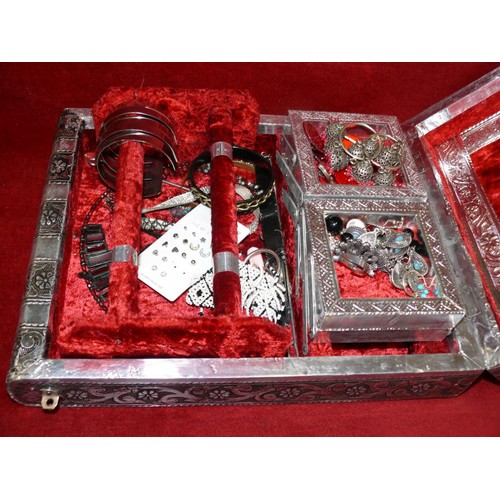 66 - LARGE BEAUTIFUL SILVER METAL JEWELLERY BOX WITH CONTENTS OF GOOD QUALITY AND VINTAGE JEWELLERY