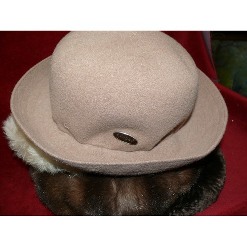 341 - 4 VINTAGE LADIES HATS, 1N SHEEPSKIN, 1 BY KANGOL PLUS 2 FAUX FUR