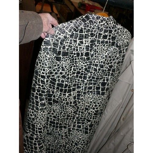 345 - RETRO LADIES CAPE IN ANIMAL PRINT BY MABEL DANAHY, BUFFALO, NEW YORK