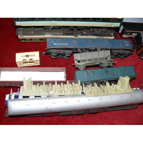 347 - TRAY OF 9 COACHES CONSISTING OF HORNBY, LIMA, BACCHMANN AND TRI-ANG PLUS GOODS VEHICLES AND SPARES