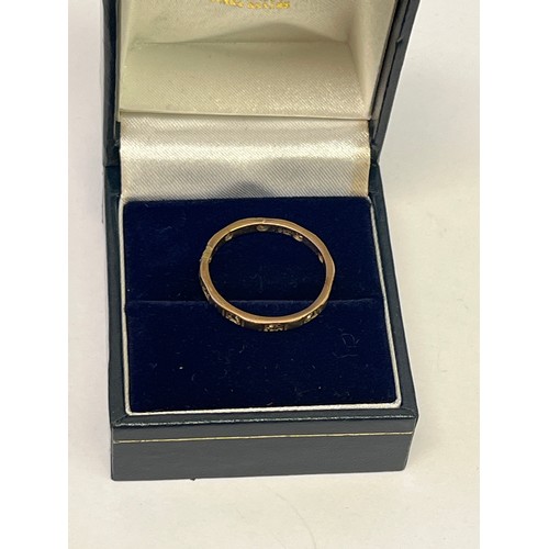 18 - A 9CT GOLD ETERNITY RING SIZE Q WEIGHT 1.84gr