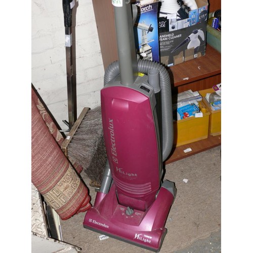 389 - ELECTROLUX HILIGHT 1400W VACUUM CLEANER