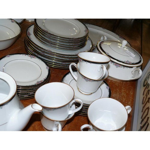 393 - NORITAKE LEGENDARY 'BELLE EXPRESS' DINNER & TEA SERVICE, INC PLATES, LIDDED TUREEN, BOWLS ETC