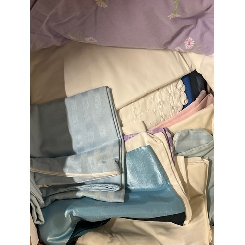 222 - LARGE BOX OF GOOD QUALITY BEDDING