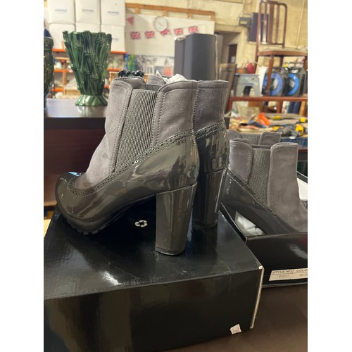 252 - 2 BRAND NEW PAIRS OF LADIES BOOTS SIZES 40 & 41