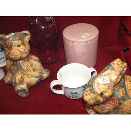 286 - LARGE MIXED LOT OF DECORATIVE ITEMS TO INCLUDE CRANBERRY GLASS VASE, AVON GEISHA GIRL PERFUE BOTTLE,... 