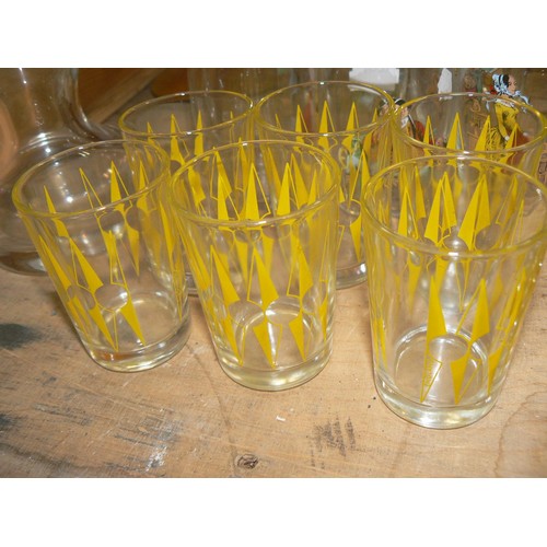 297 - SELECTION OF VINTAGE GLASSWARE TO INCLUDE LARGE ORANGE BRANDY GLASS