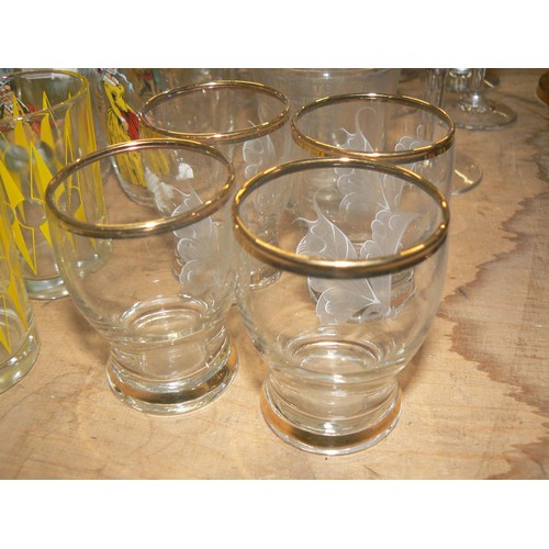 297 - SELECTION OF VINTAGE GLASSWARE TO INCLUDE LARGE ORANGE BRANDY GLASS