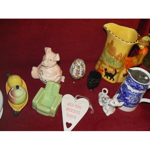 302 - SELECTION OF DECORATIVE CHINA ITEMS TO INCLUDE AN ART DECO ARTHUR WOOD JUG, WADE NATWEST PIG, CARLTO... 