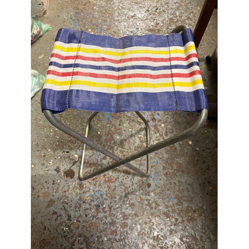 280 - VINTAGE METAL FOLDING CHAIRS