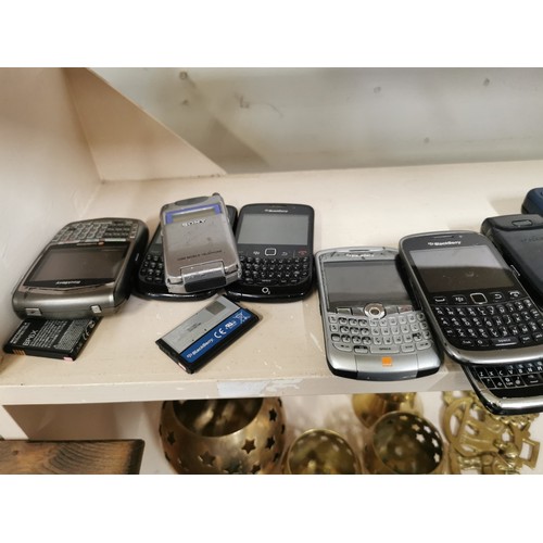 79 - LARGE COLLECTION OF MOBILE PHONES TO INCLUDE NOKIA, SAMSUNG, BLACKBERRY, SONY ERICSSON ETC