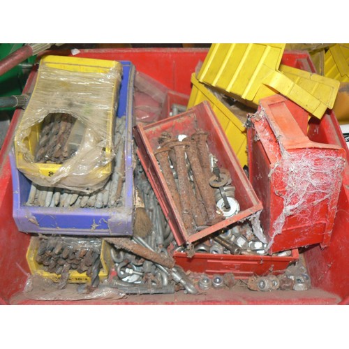 321 - VERY LARGE SELECTION OF VARIOUS HARDWARE SCREWS, NAILS ETC