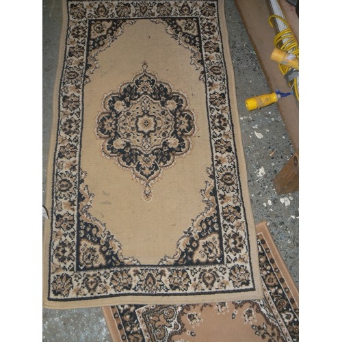 322 - QUANTITY OF GOOD QUALITY RUGS IN VARIOUS DESIGNS, SOME MATCHING