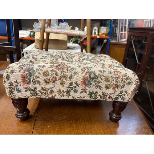 480 - SMALL FLORAL DESIGN FOOTSTOOL WITH PADDED TOP