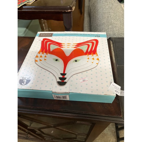 483 - SET OF 3 OCCASIONAL GLASS PLATE SETS IN THE SHAPE OF FOXES, APPER NEW IN BOX