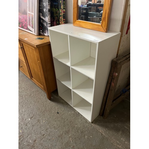 492 - WHITE 6 CUBE SHELVING UNIT