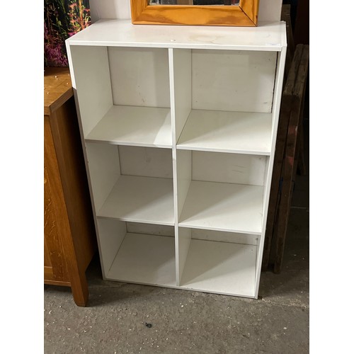 492 - WHITE 6 CUBE SHELVING UNIT