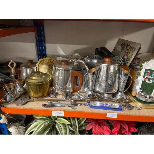 496 - SHELF OF MIXED ITEMS TO INCLUDE METAL TEA SETS, EGG CUPS, CUTLERY, WOODEN BOWL, TRAYS, NEW TABLEWARE... 