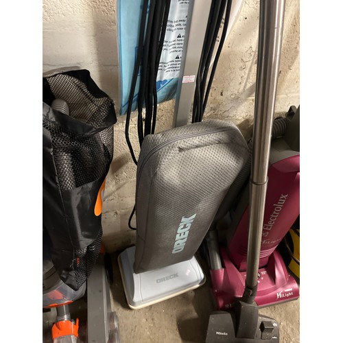 391 - ORECK UPRIGHT VACUUM CLEANER AND BAGS