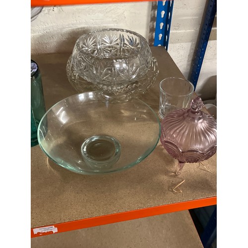 408 - SELECTION OF GLASSWARE TO INCLUDE NEW WINE GLASSES, FRUIT BOWLS, PYREX DISHES, JUGS ETC