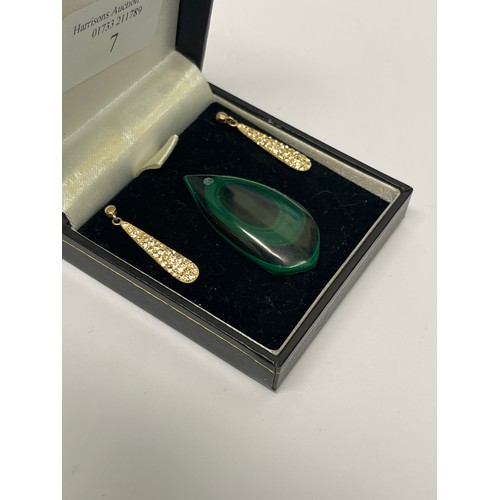 7 - A PAIR OF 9CT AND DIAMOND DROP EARRINGS WEIGHT 1.60GR PLUS A PENDANT OF MALACHITE ROUND GEMSTONE