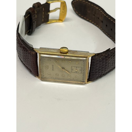 37 - A VINTAGE 9CT HELVETIA GENTS WRIST WATCH