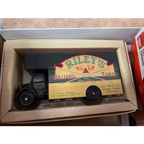 371 - TRAY OF ALL NEW IN BOXES DECAST VEHICLES INCLUDING ERTL 1938 CHEVY DELIVERY VAN CAB AND TRAILER, LIM... 